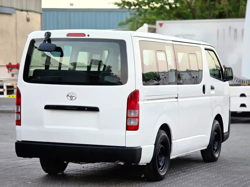 TOYOTA HIACE 13 SEATER 2017 - Image 10