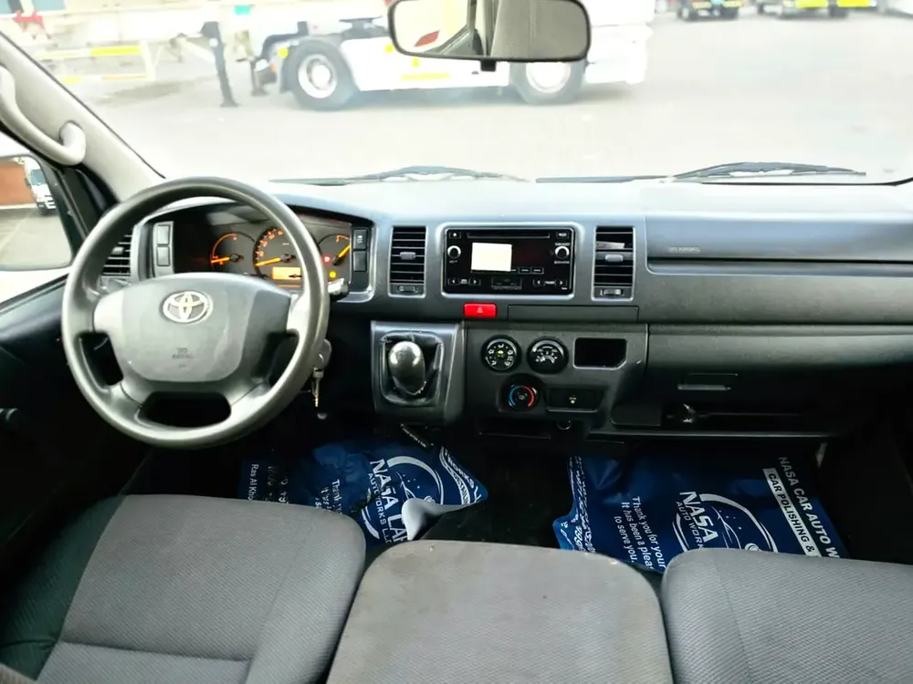 TOYOTA HIACE 13 SEATER 2017 - Image 11