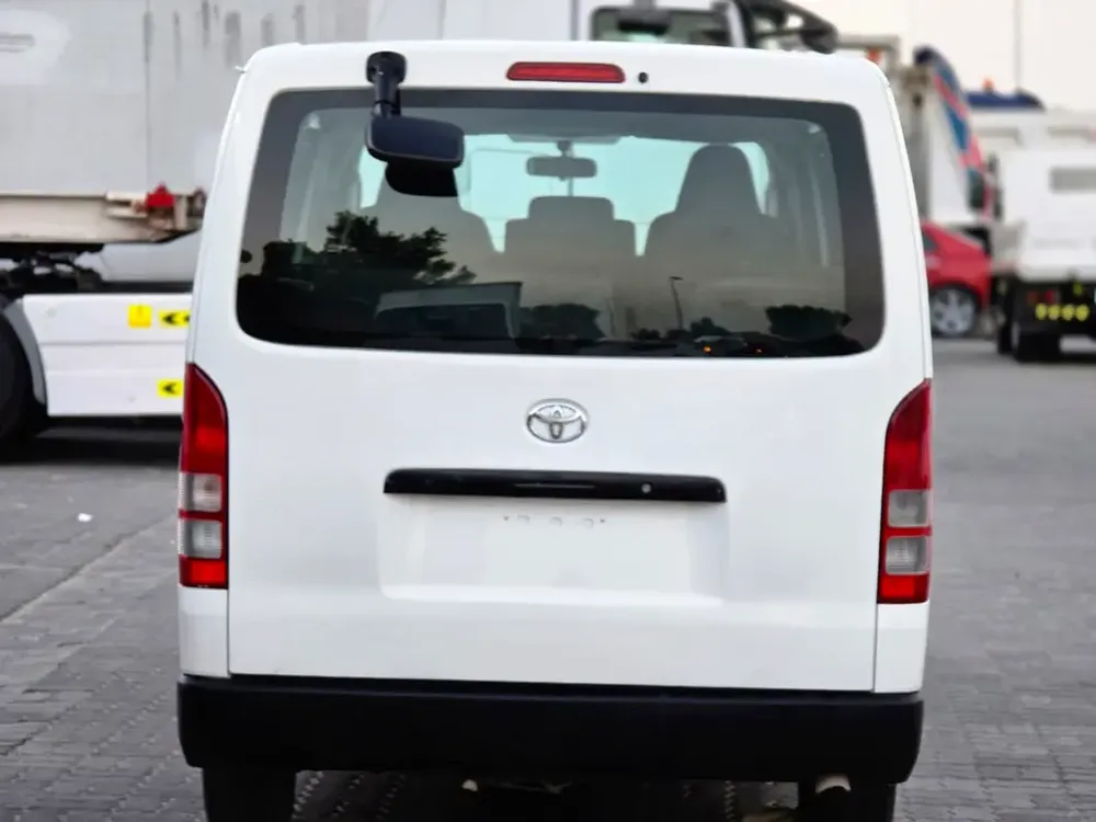 TOYOTA HIACE 13 SEATER 2017 - Image 4