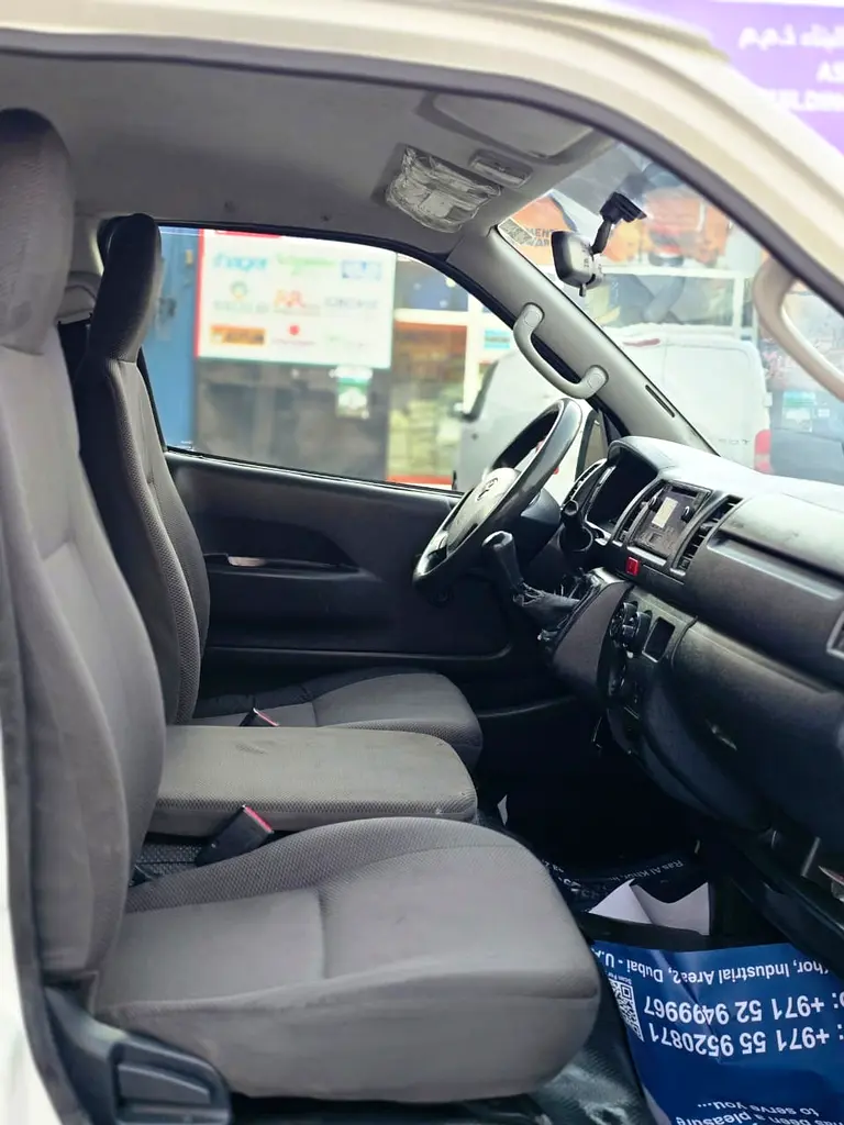 TOYOTA HIACE 13 SEATER 2017 - Image 5