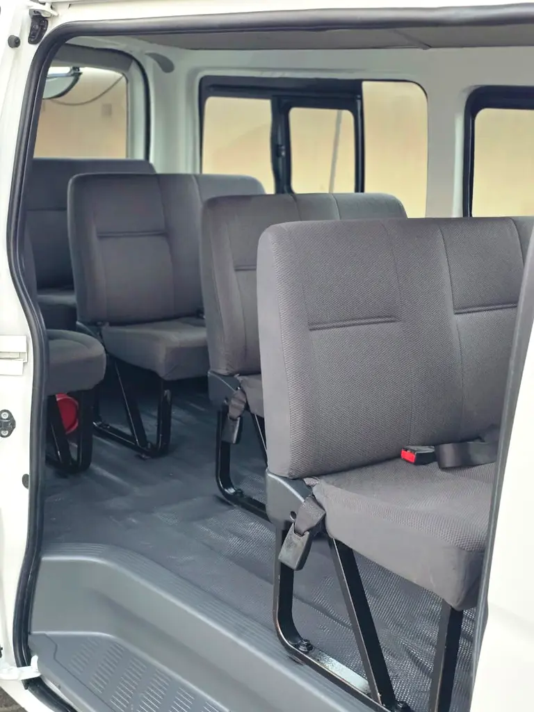 TOYOTA HIACE 13 SEATER 2017 - Image 6