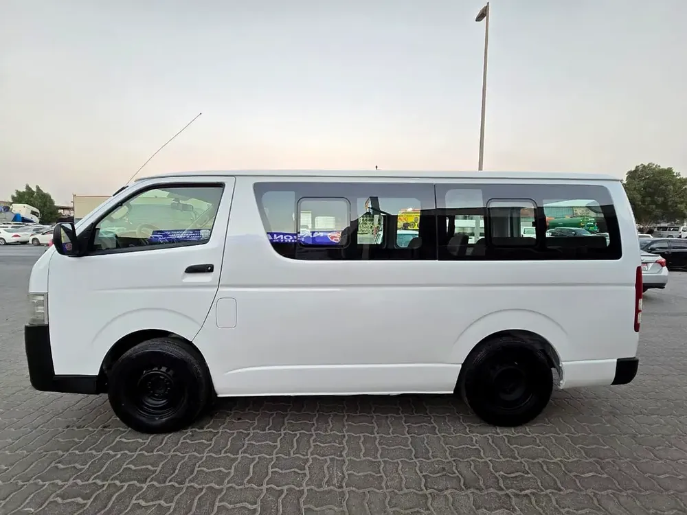 TOYOTA HIACE 13 SEATER 2017 - Image 7