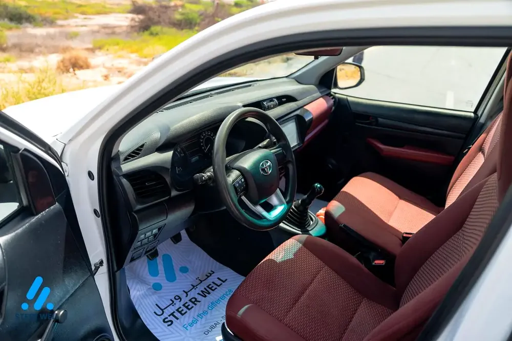 2022 Toyota Hilux GL | 2.7L Petrol | GCC Specs | 4x2 - Image 10