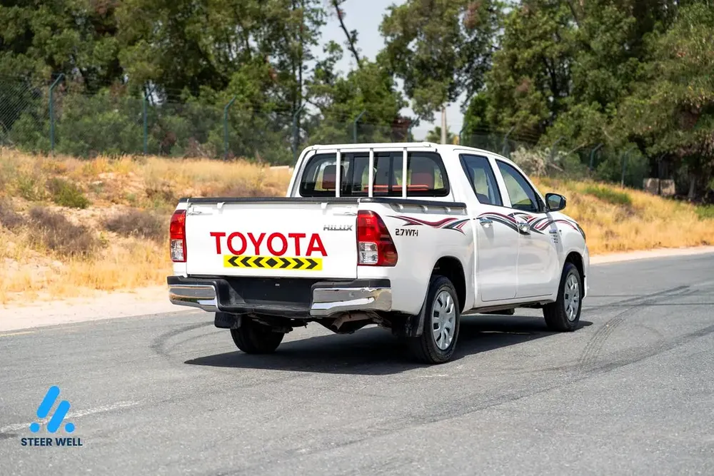 2022 Toyota Hilux GL | 2.7L Petrol | GCC Specs | 4x2 - Image 4
