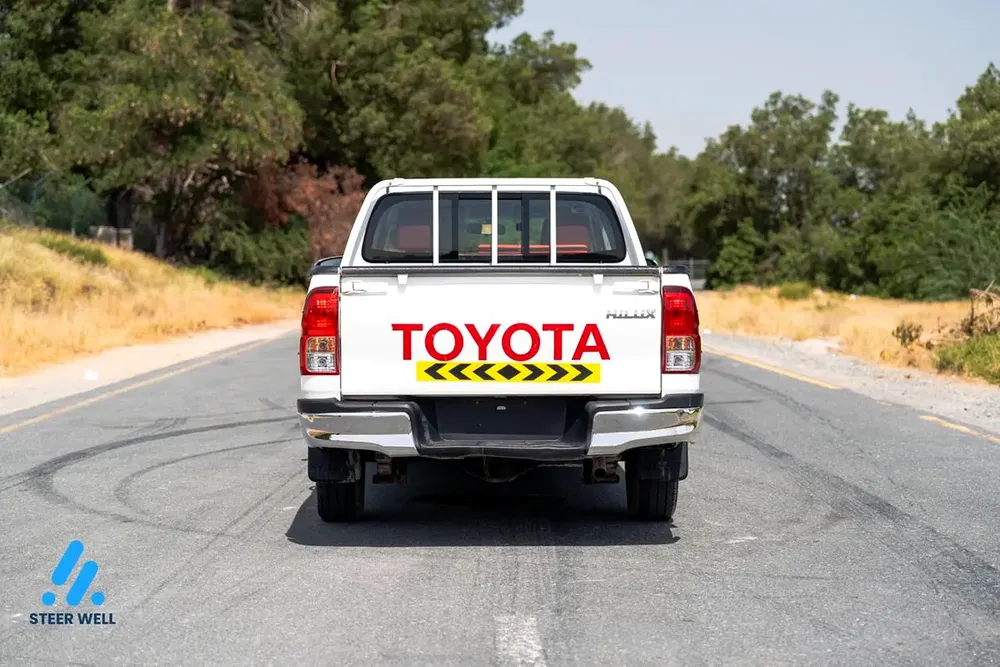 2022 Toyota Hilux GL | 2.7L Petrol | GCC Specs | 4x2 - Image 5