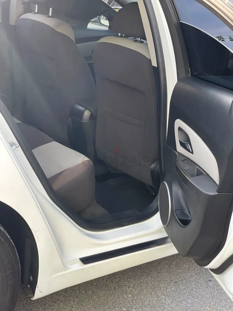 Chevrolet Cruze 2017 Model LS GCC - Image 11