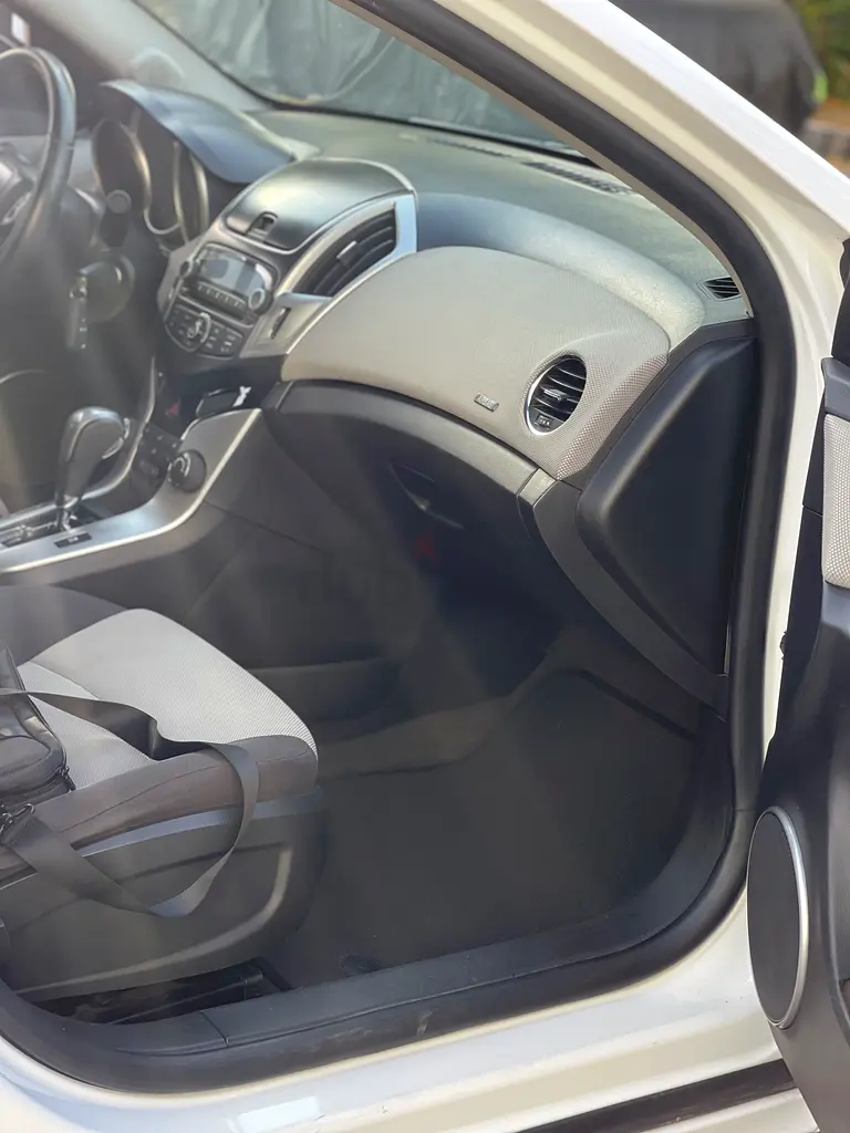 Chevrolet Cruze 2017 Model LS GCC - Image 12