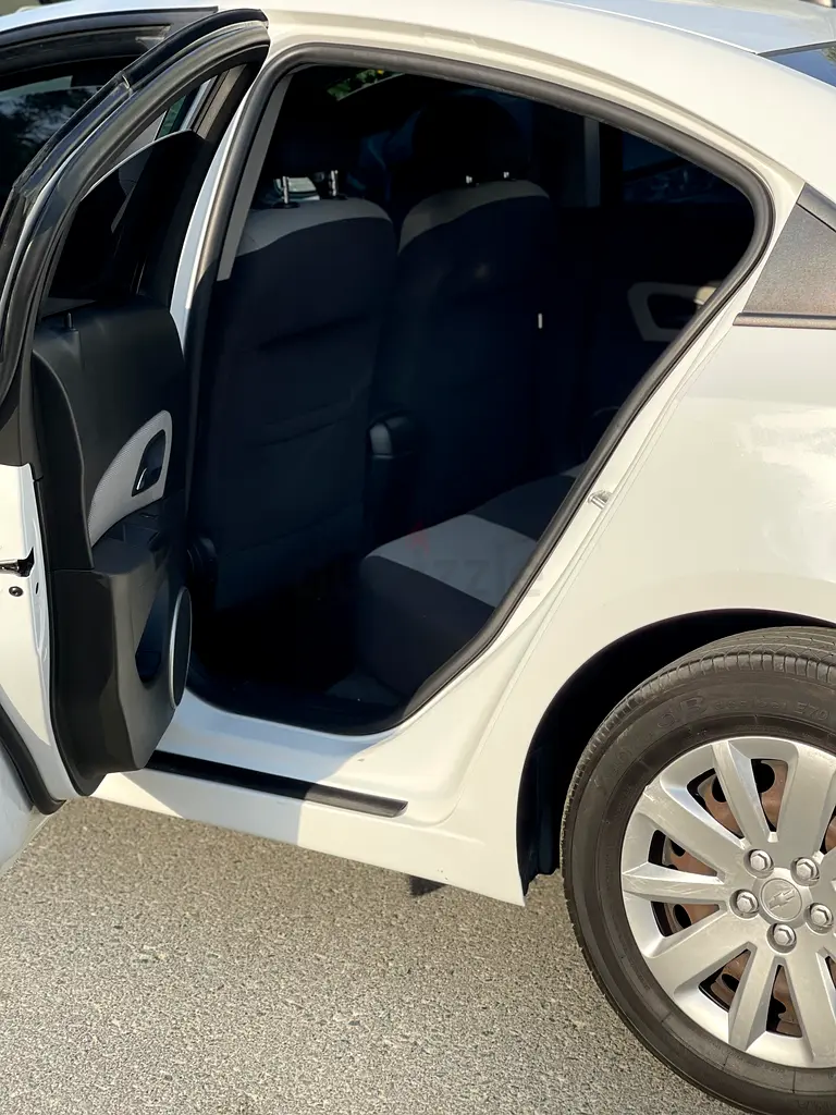 Chevrolet Cruze 2017 Model LS GCC - Image 13
