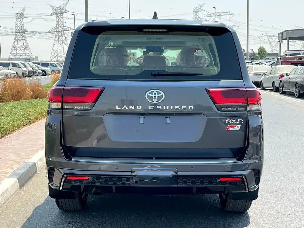 Toyota Land Cruiser GXR 3.5L - GCC Specs - Brand New! - Image 6