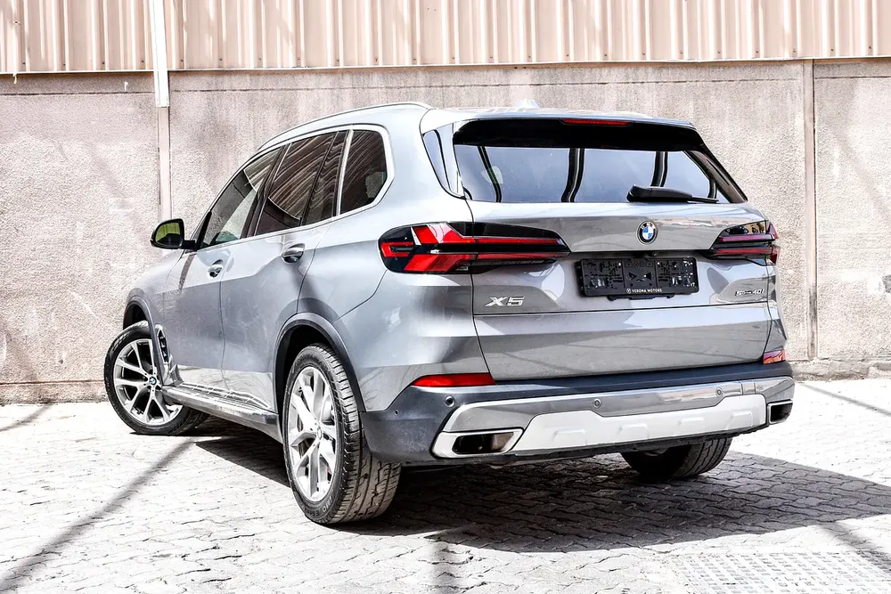 2024 BMW X5 sDrive40i - GCC Specs (Likely) - Image 4