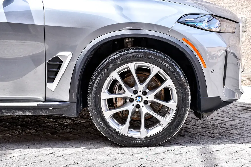 2024 BMW X5 sDrive40i - GCC Specs (Likely) - Image 8