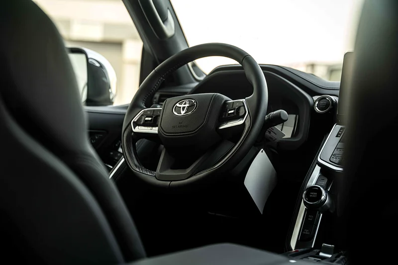 Toyota Land Cruiser VXR MBS Autobiography VIP 4 Seater * Exclusive Distributor * EXPORT Price - Image 5