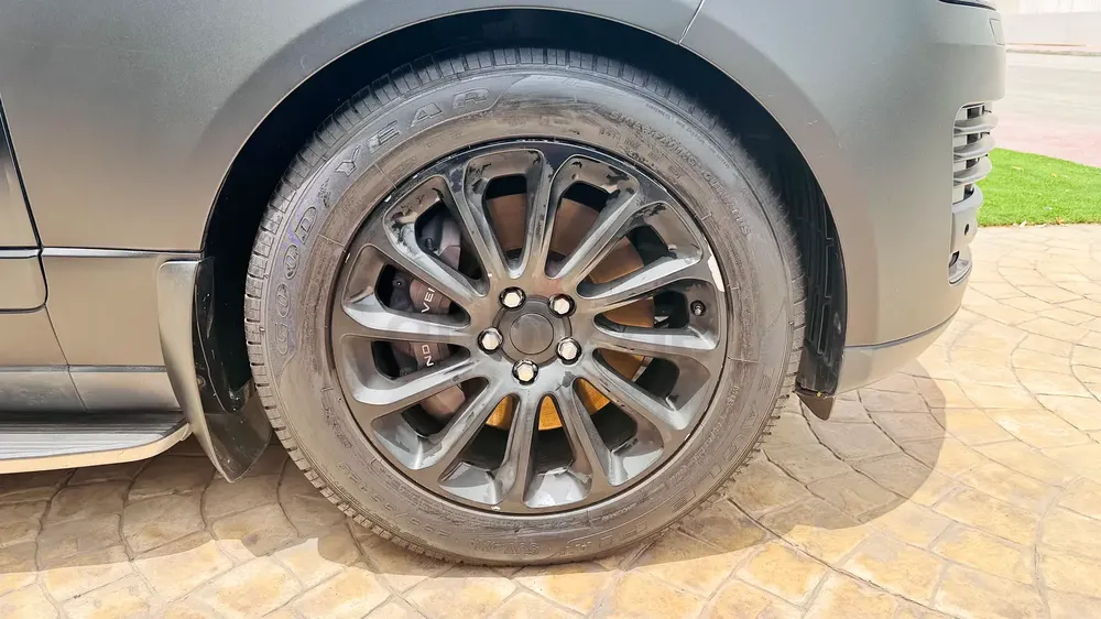 2020 Range Rover Vogue SE V8 | GCC Specs | Matte Black | 119,000 KM AED 148,000 - Image 10