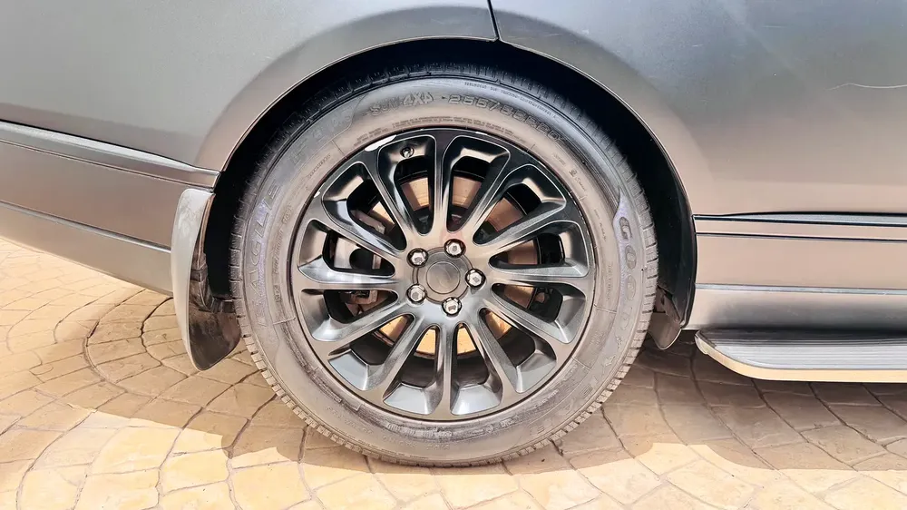 2020 Range Rover Vogue SE V8 | GCC Specs | Matte Black | 119,000 KM AED 148,000 - Image 11