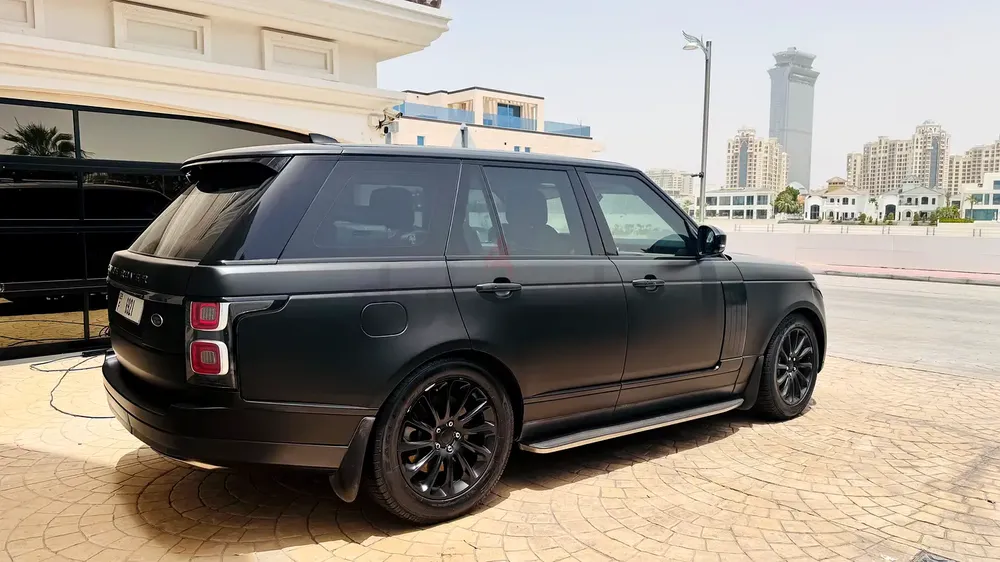 2020 Range Rover Vogue SE V8 | GCC Specs | Matte Black | 119,000 KM AED 148,000 - Image 4