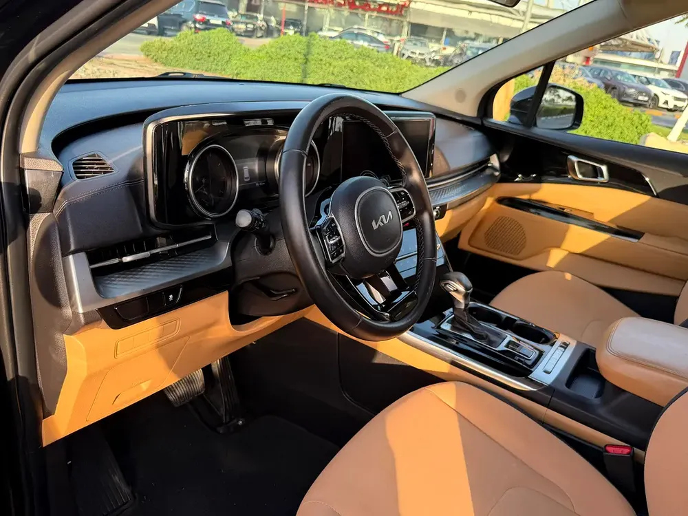 2022 Kia Grand Carnival | GCC Specs | Low Mileage | Family Van - Image 15