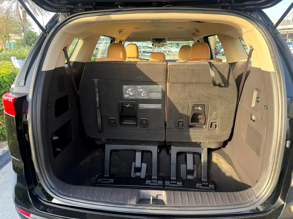 2022 Kia Grand Carnival | GCC Specs | Low Mileage | Family Van - Image 17