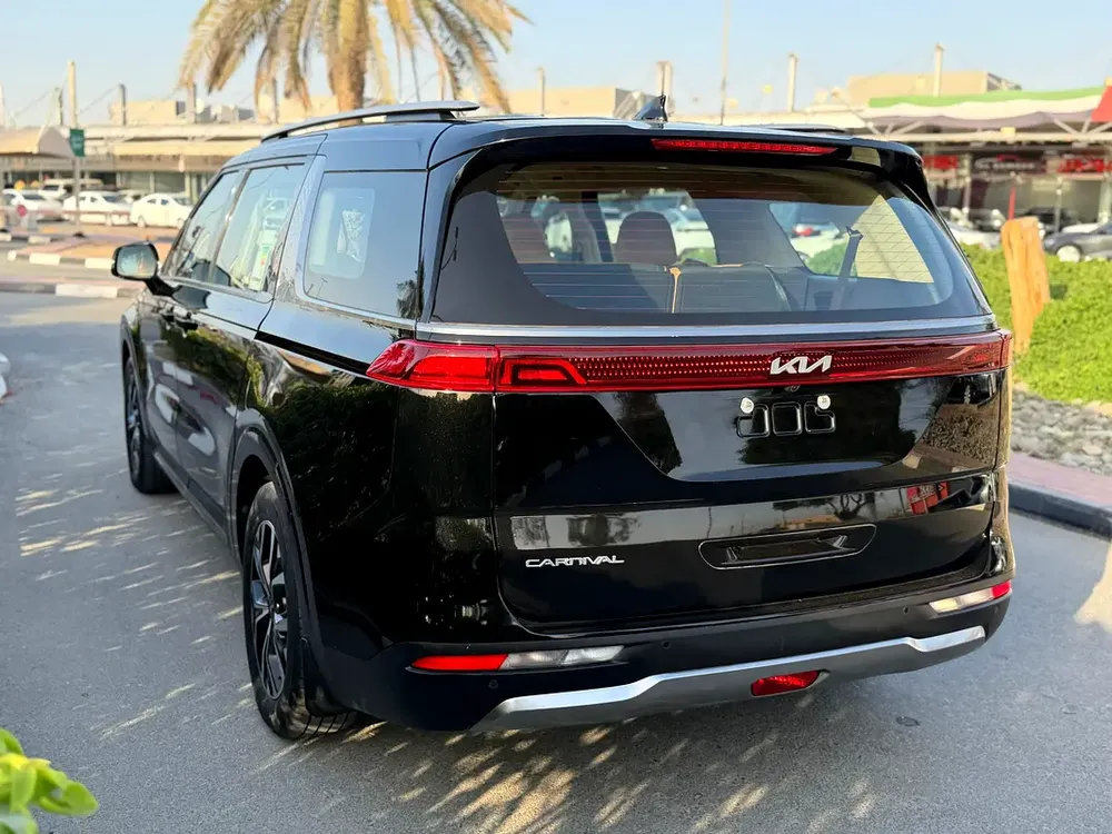 2022 Kia Grand Carnival | GCC Specs | Low Mileage | Family Van - Image 5