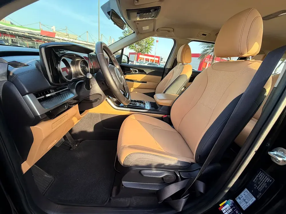 2022 Kia Grand Carnival | GCC Specs | Low Mileage | Family Van - Image 7
