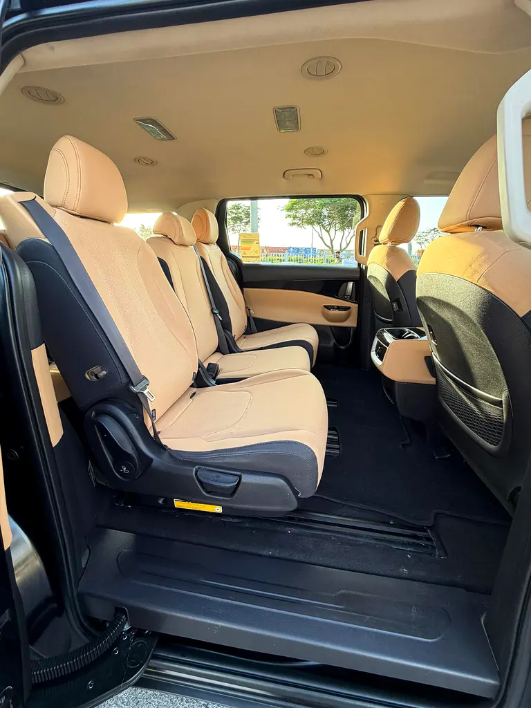 2022 Kia Grand Carnival | GCC Specs | Low Mileage | Family Van - Image 9
