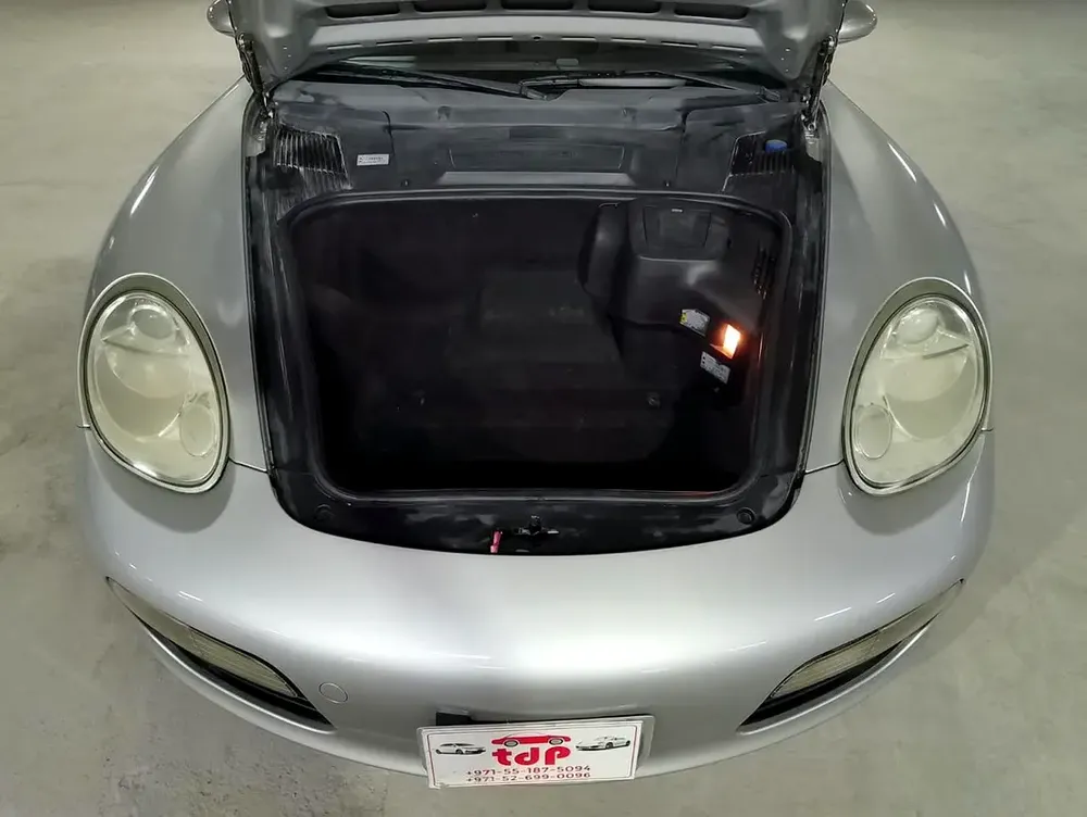 PORSCHE BOXSTER 2006 2.7L | HALF LEATHER SEATS | 17 INCH ALLOY WHEELS | REAR SPOILER - Image 12