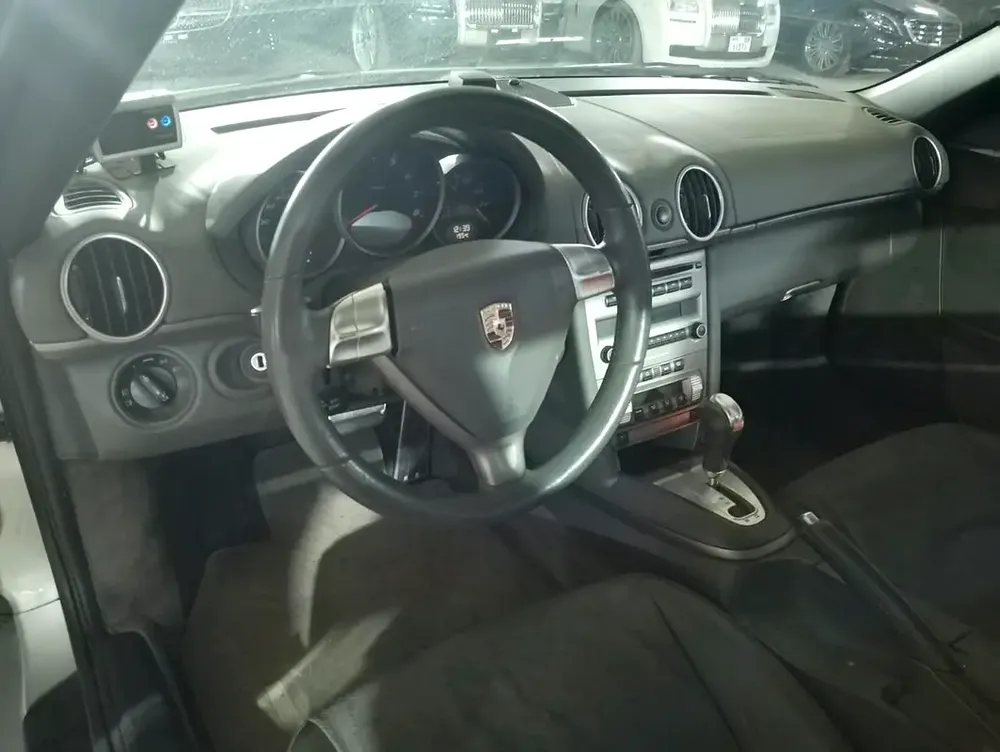 PORSCHE BOXSTER 2006 2.7L | HALF LEATHER SEATS | 17 INCH ALLOY WHEELS | REAR SPOILER - Image 15