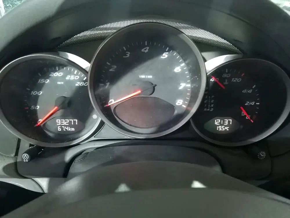 PORSCHE BOXSTER 2006 2.7L | HALF LEATHER SEATS | 17 INCH ALLOY WHEELS | REAR SPOILER - Image 16