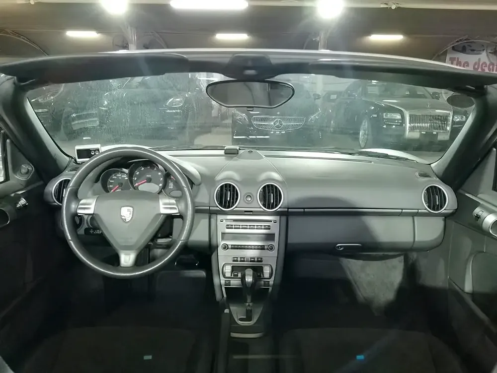 PORSCHE BOXSTER 2006 2.7L | HALF LEATHER SEATS | 17 INCH ALLOY WHEELS | REAR SPOILER - Image 17