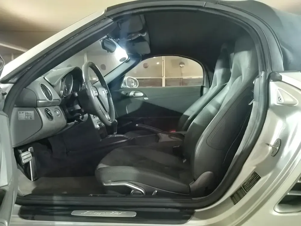 PORSCHE BOXSTER 2006 2.7L | HALF LEATHER SEATS | 17 INCH ALLOY WHEELS | REAR SPOILER - Image 18