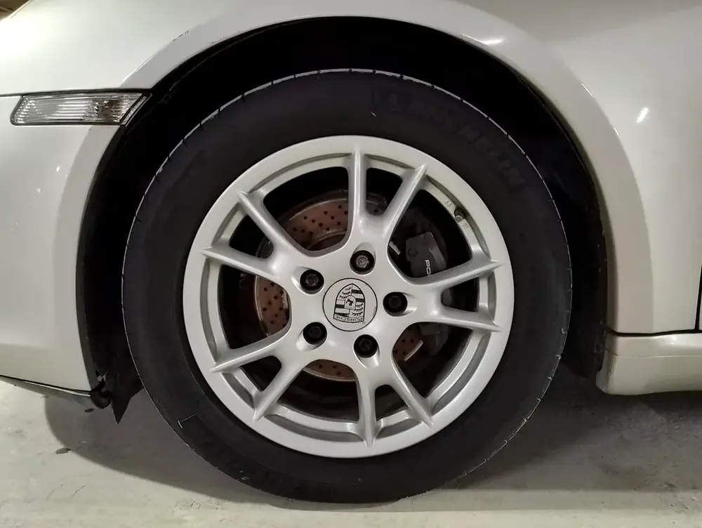 PORSCHE BOXSTER 2006 2.7L | HALF LEATHER SEATS | 17 INCH ALLOY WHEELS | REAR SPOILER - Image 20