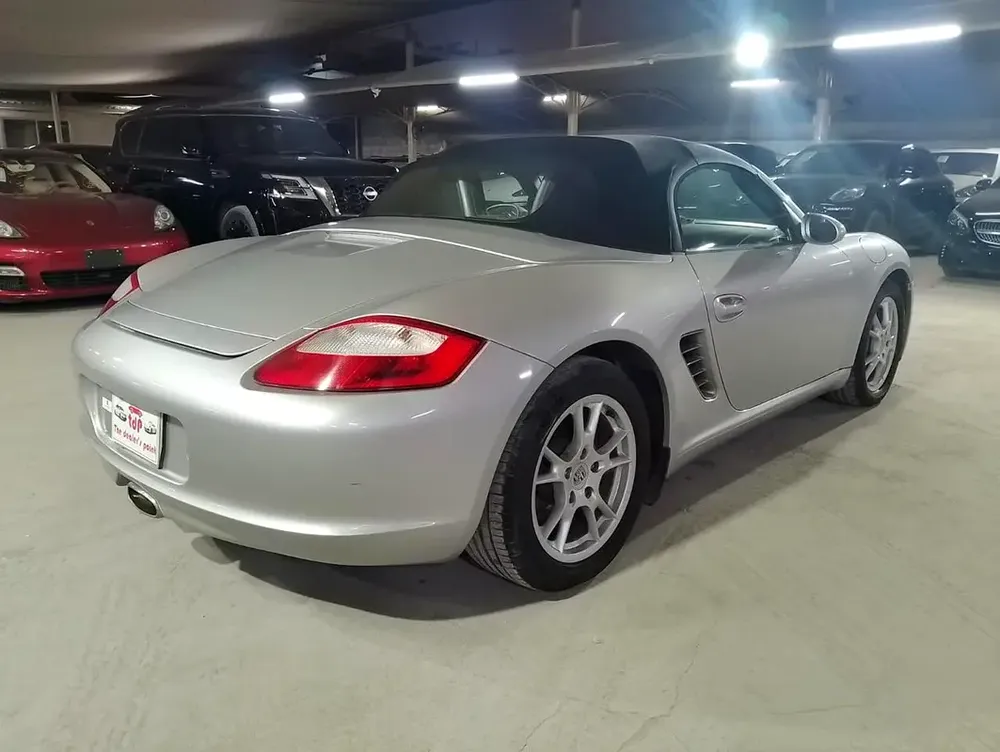 PORSCHE BOXSTER 2006 2.7L | HALF LEATHER SEATS | 17 INCH ALLOY WHEELS | REAR SPOILER - Image 4