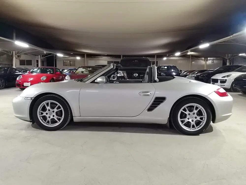 PORSCHE BOXSTER 2006 2.7L | HALF LEATHER SEATS | 17 INCH ALLOY WHEELS | REAR SPOILER - Image 5