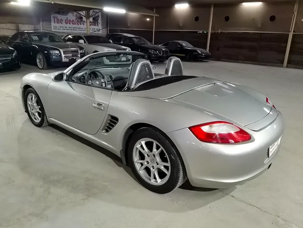 PORSCHE BOXSTER 2006 2.7L | HALF LEATHER SEATS | 17 INCH ALLOY WHEELS | REAR SPOILER - Image 6
