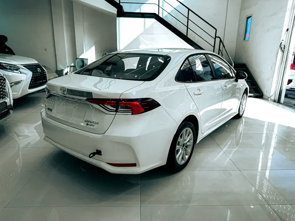 AED 54,000 // Export Price // 2025 Toyota Corolla 1.8L Hybrid Elite - Image 6