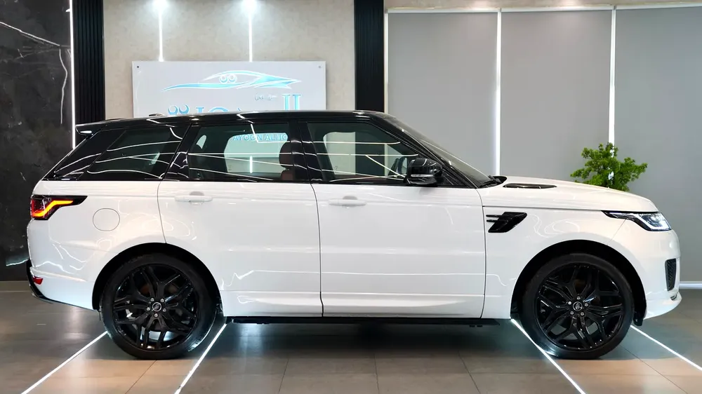 RANGE ROVER SPORT * 2020 KIT * || GCC SPECS || PANORAMIC || FULL OPTIONS || EXCELLENT PERFORMANCE - Image 10