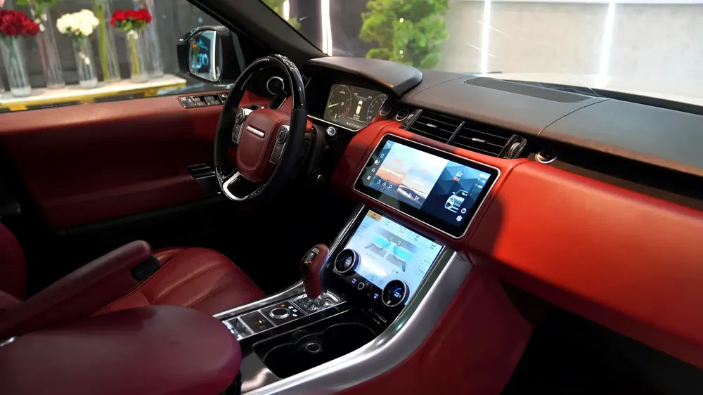 RANGE ROVER SPORT * 2020 KIT * || GCC SPECS || PANORAMIC || FULL OPTIONS || EXCELLENT PERFORMANCE - Image 12
