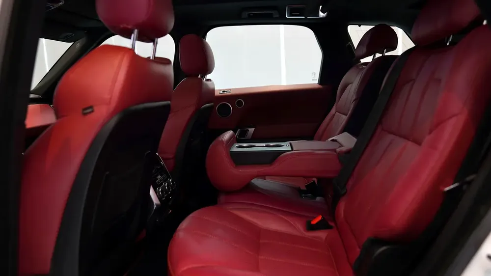 RANGE ROVER SPORT * 2020 KIT * || GCC SPECS || PANORAMIC || FULL OPTIONS || EXCELLENT PERFORMANCE - Image 16