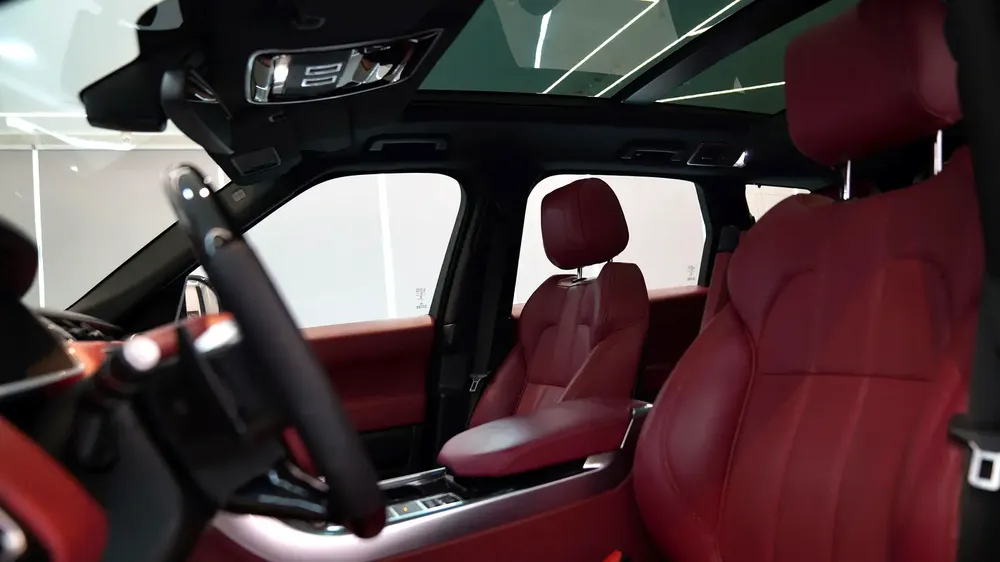 RANGE ROVER SPORT * 2020 KIT * || GCC SPECS || PANORAMIC || FULL OPTIONS || EXCELLENT PERFORMANCE - Image 19
