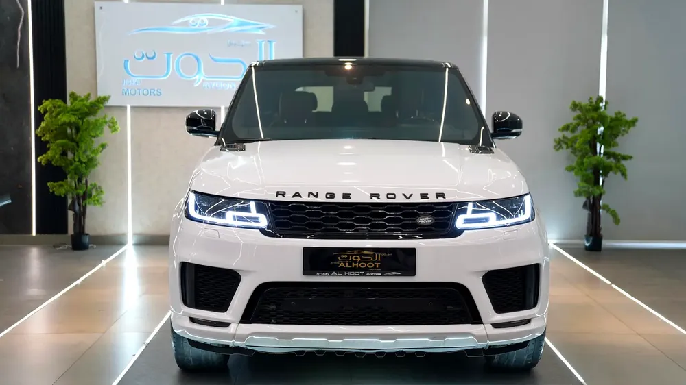 RANGE ROVER SPORT * 2020 KIT * || GCC SPECS || PANORAMIC || FULL OPTIONS || EXCELLENT PERFORMANCE - Image 5