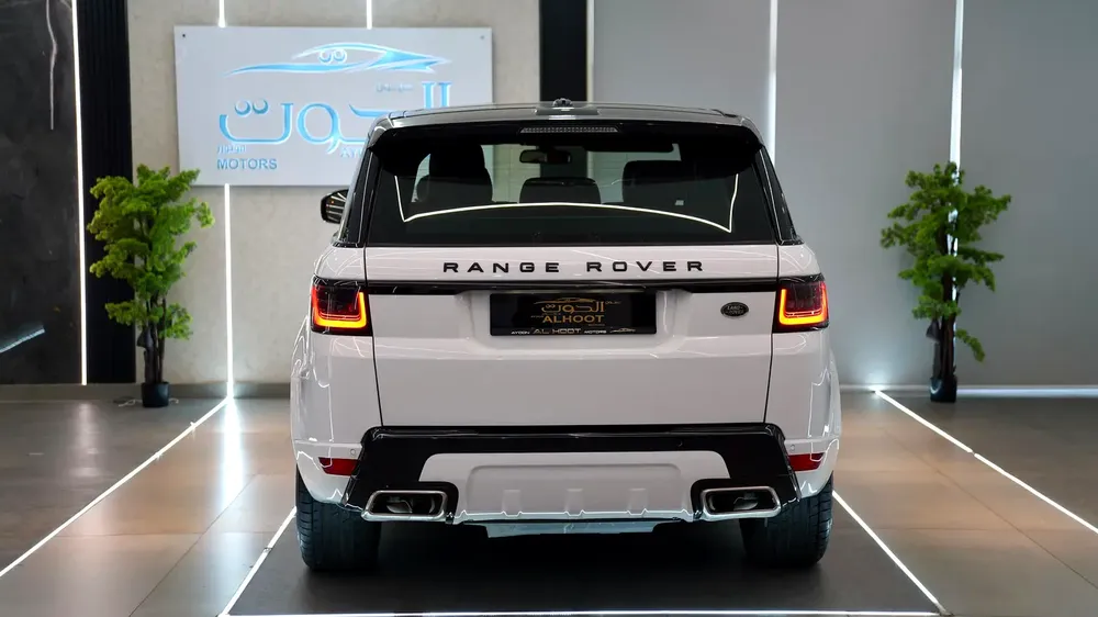 RANGE ROVER SPORT * 2020 KIT * || GCC SPECS || PANORAMIC || FULL OPTIONS || EXCELLENT PERFORMANCE - Image 6