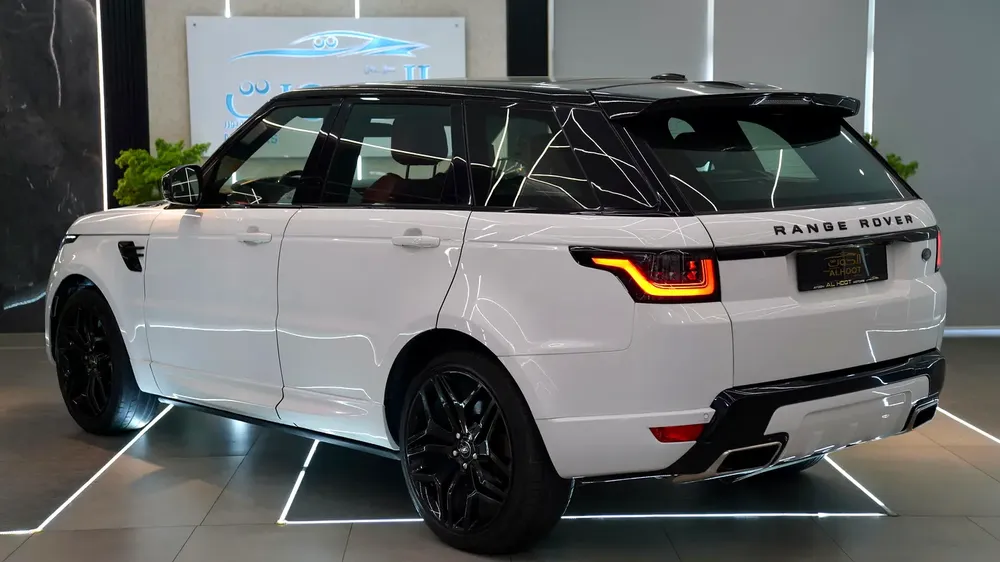 RANGE ROVER SPORT * 2020 KIT * || GCC SPECS || PANORAMIC || FULL OPTIONS || EXCELLENT PERFORMANCE - Image 8