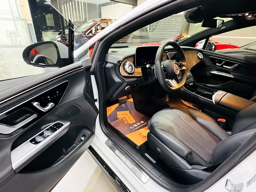 2023 Mercedes EQE350 Luxury with HUD - Image 11
