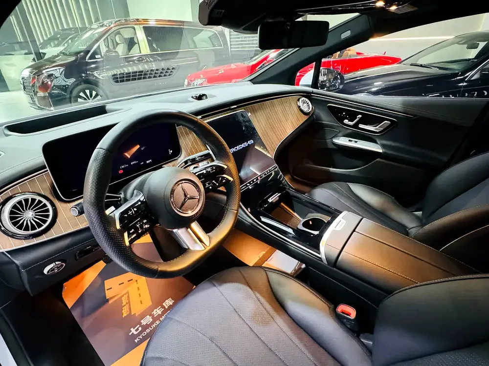 2023 Mercedes EQE350 Luxury with HUD - Image 12
