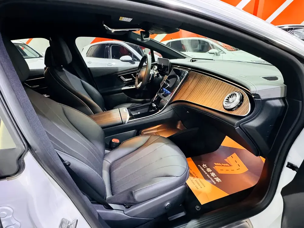 2023 Mercedes EQE350 Luxury with HUD - Image 15