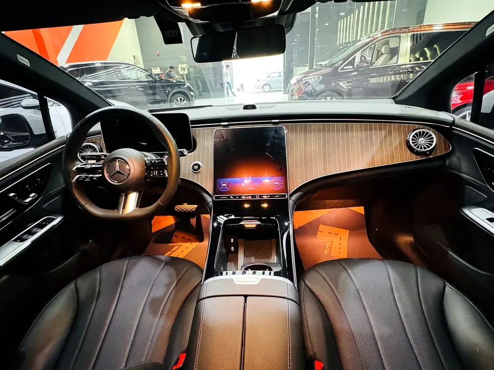 2023 Mercedes EQE350 Luxury with HUD - Image 17