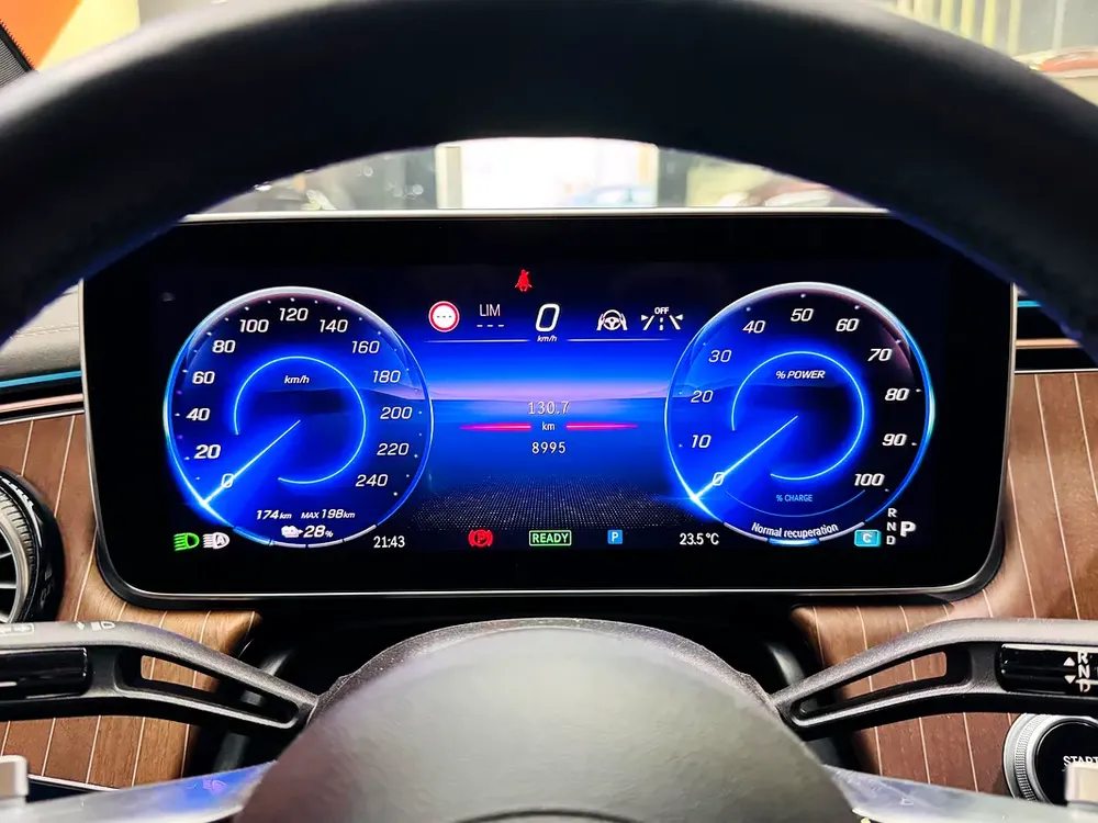 2023 Mercedes EQE350 Luxury with HUD - Image 18