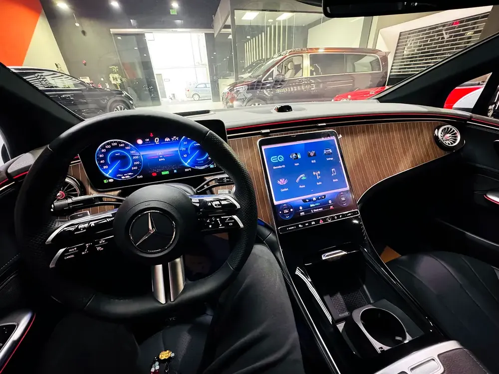 2023 Mercedes EQE350 Luxury with HUD - Image 19