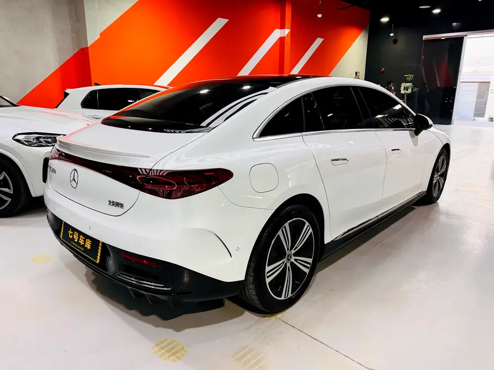 2023 Mercedes EQE350 Luxury with HUD - Image 7
