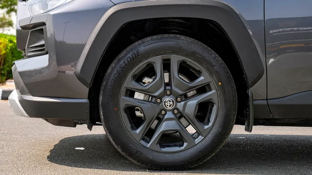 2026 Toyota Rav 4 Adventure GCC Specs - Like New! - Image 8