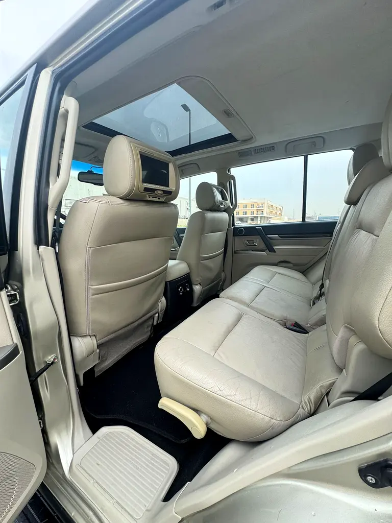 GCC space No accident Single owner car full option - Image 13